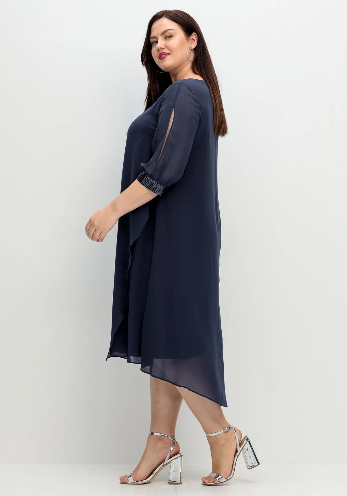 Abendkleid aus Georgette, mit geschlitztem Ärmel