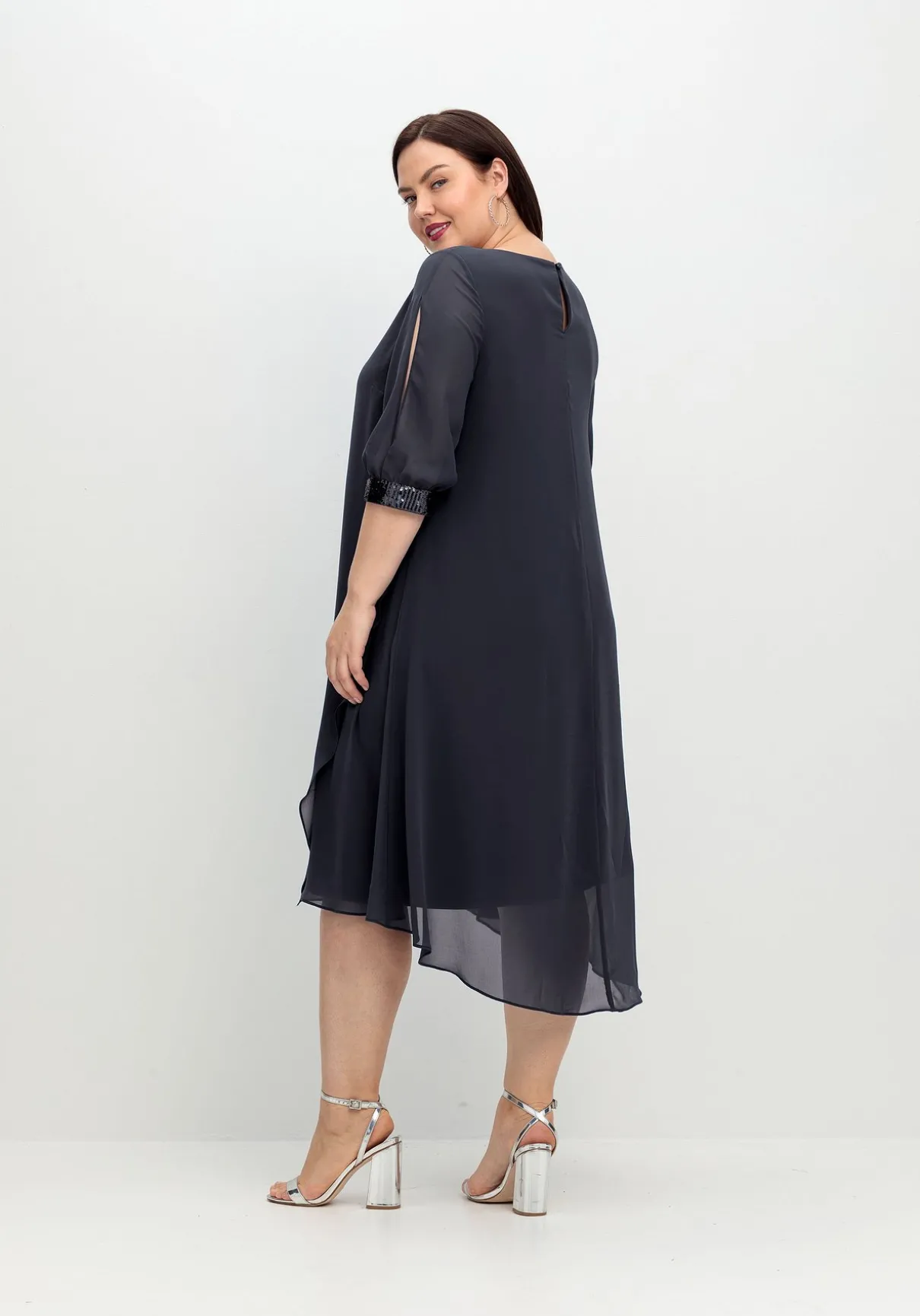 Abendkleid aus Georgette, mit geschlitztem Ärmel