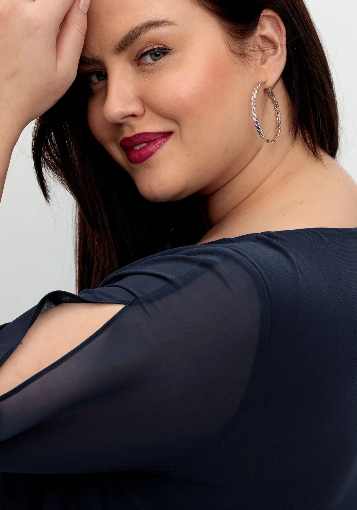 Abendkleid aus Georgette, mit geschlitztem Ärmel