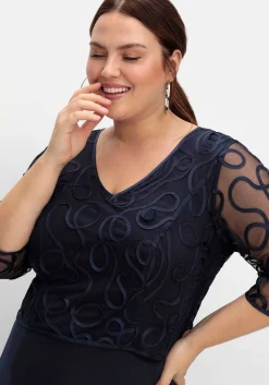 Abendkleid aus Mesh, mit Zierborten