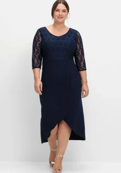 Abendkleid in Wickeloptik, mit Spitze und 3/4 Arm