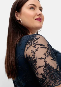 Abendkleid mit besticktem Mesh-Oberteil