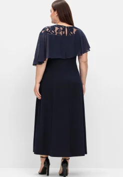 Abendkleid mit Cape aus Spitze, in Midilänge