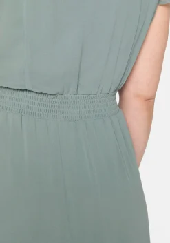 Abendkleid mit Flügelärmeln