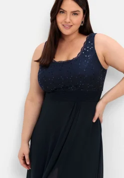 Abendkleid mit floraler Spitze