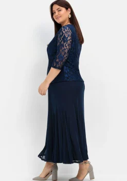 Abendkleid mit floraler Spitze