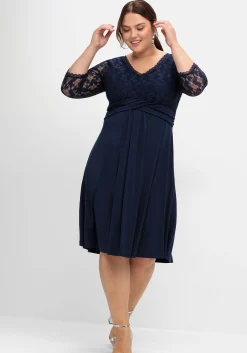 Abendkleid mit floraler Spitze und Zier-Knotendetail