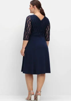 Abendkleid mit floraler Spitze und Zier-Knotendetail