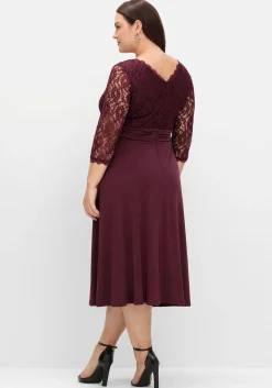 Abendkleid mit Oberteil aus floraler Spitze