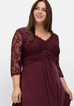 Abendkleid mit Oberteil aus floraler Spitze