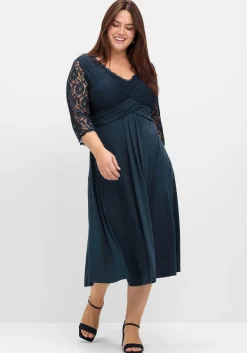 Abendkleid mit Oberteil aus floraler Spitze