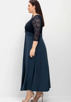 Abendkleid mit Oberteil aus floraler Spitze