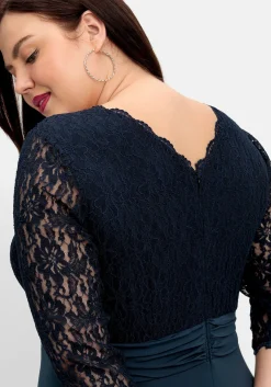 Abendkleid mit Oberteil aus floraler Spitze