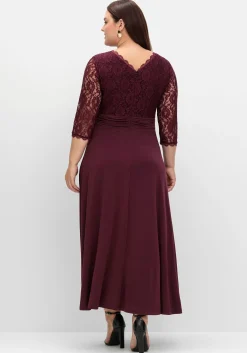 Abendkleid mit Oberteil aus floraler Spitze