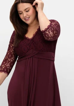 Abendkleid mit Oberteil aus floraler Spitze