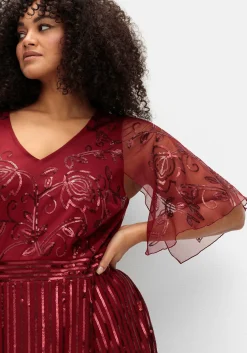 Abendkleid mit Pailletten und Meshrock