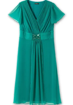 Abendkleid mit Schmuckbrosche