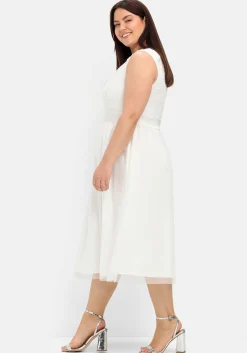 Abendkleid mit Stickerei und Perlen