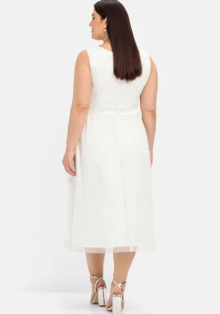 Abendkleid mit Stickerei und Perlen