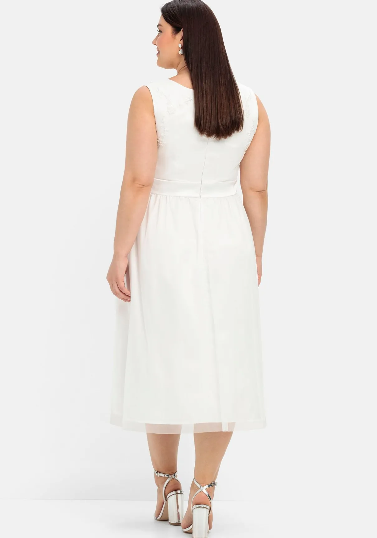 Abendkleid mit Stickerei und Perlen