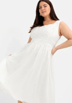 Abendkleid mit Stickerei und Perlen