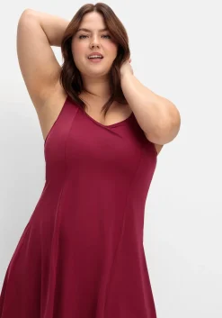 Badekleid mit V-Ausschnitt und integrierter Hose.