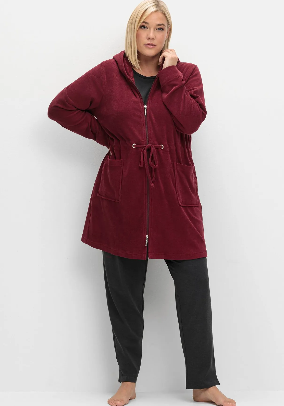 Bademantel mit Reißverschluss und Kapuze