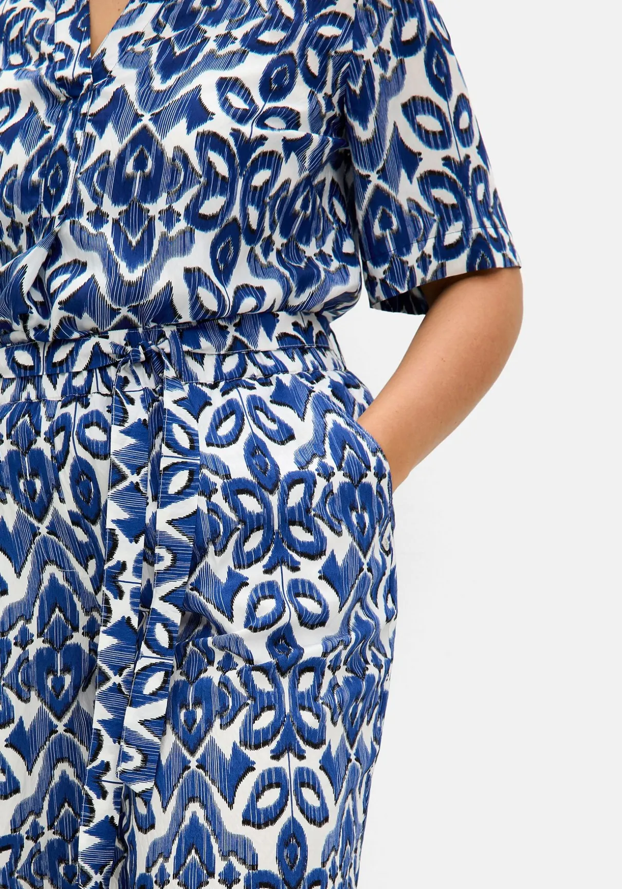 Bedruckte Schlupf-Bermudas mit Bindegürtel