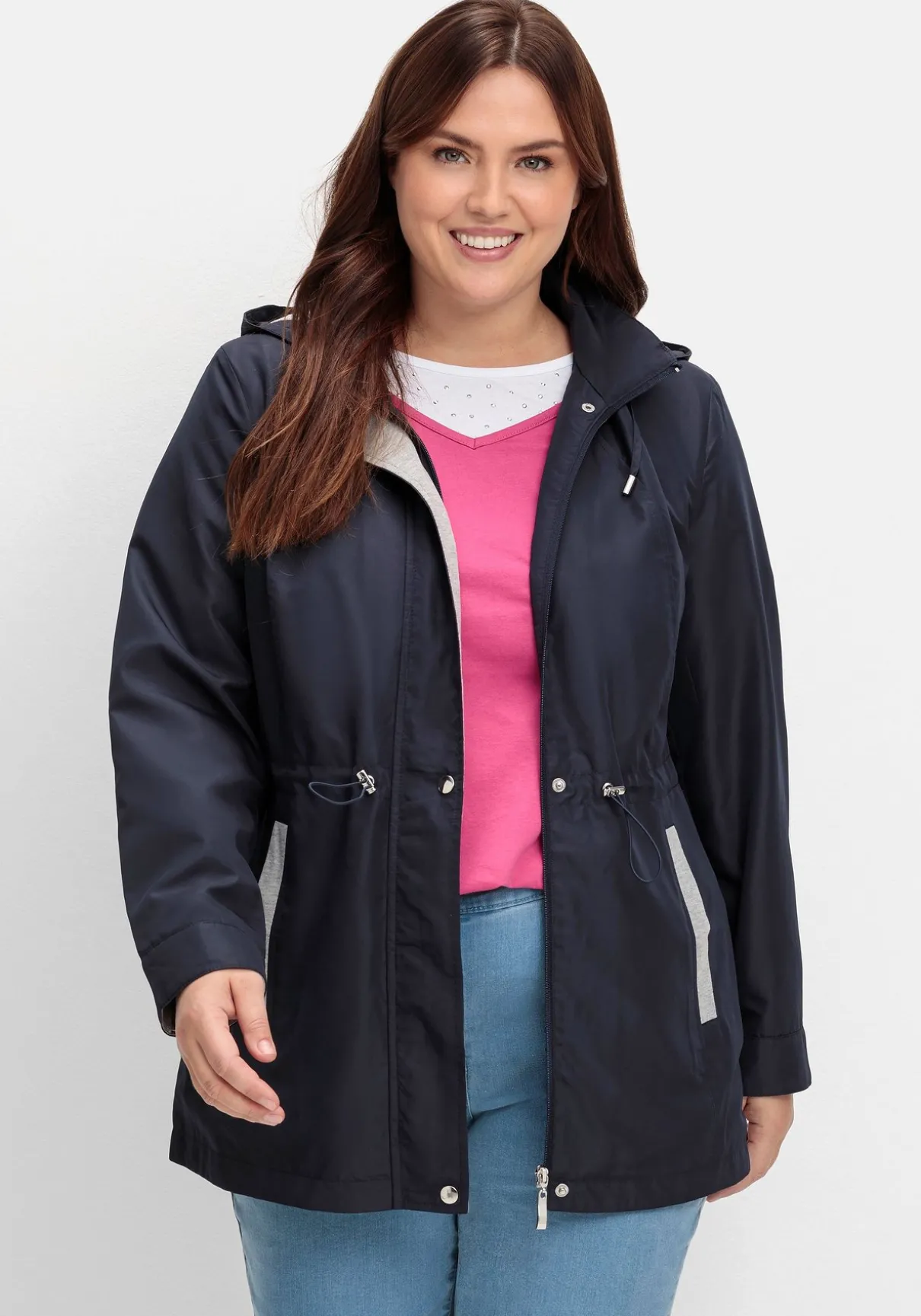 Übergangsjacke mit Kapuze und Kontrastdetails