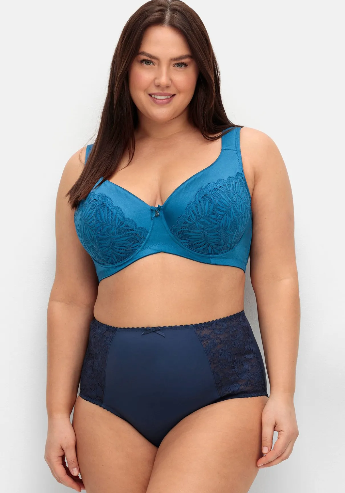 Bügel-BH aus floraler Spitze, mit Seitenstützen