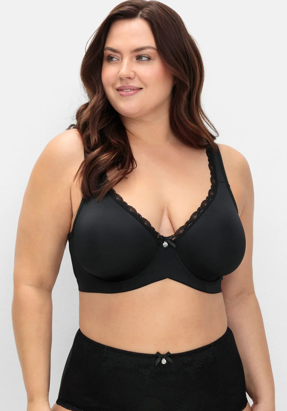 Bügel-BH mit Spitzenbesatz und Seitenschützen