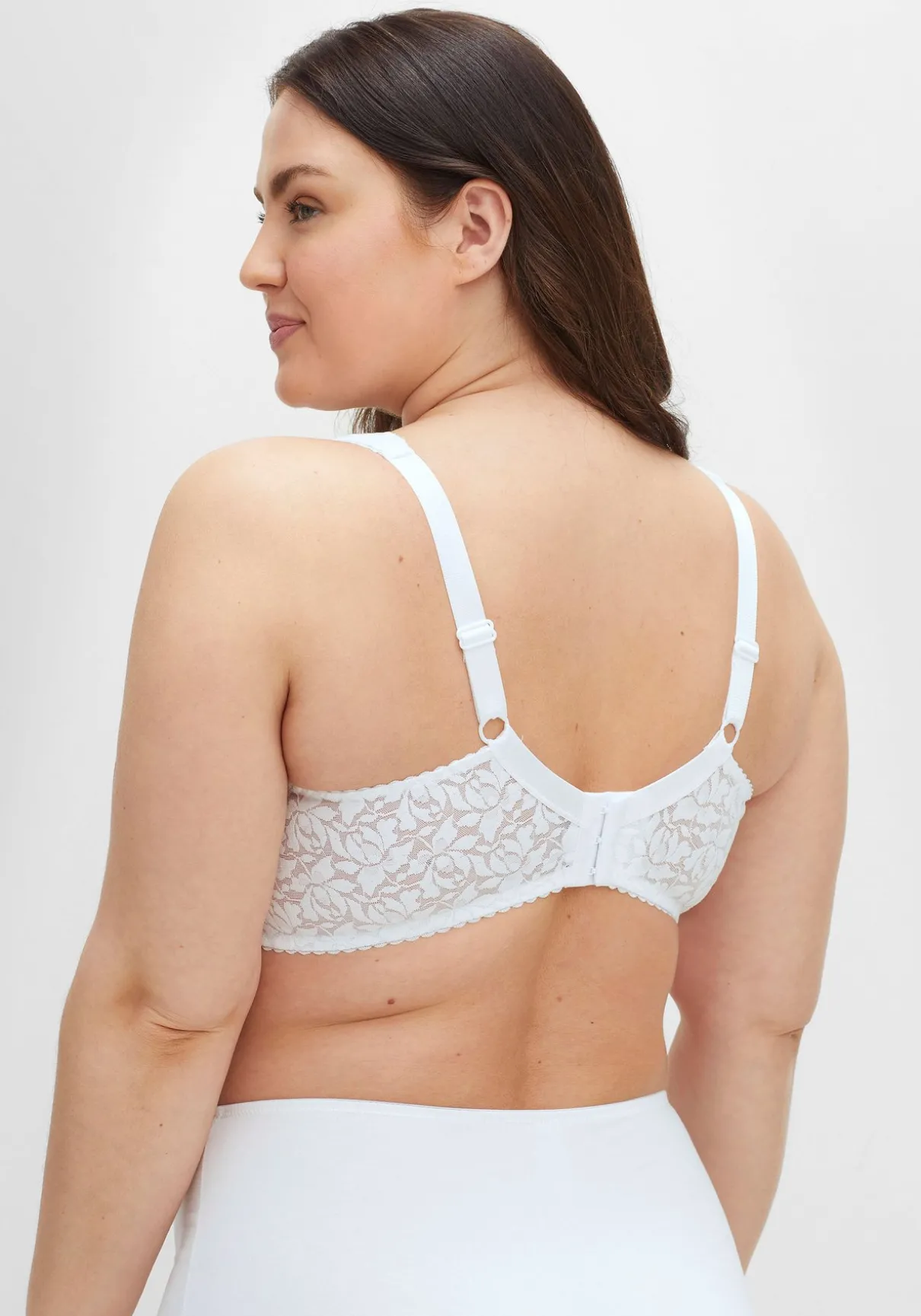 BH ohne Bügel mit leicht transparenter Spitze