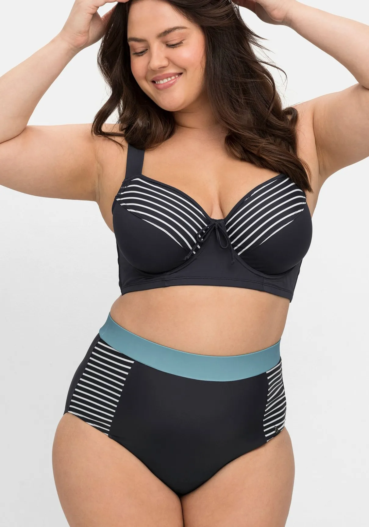 Bikini-Oberteil mit Bügeln, im Streifen-Design