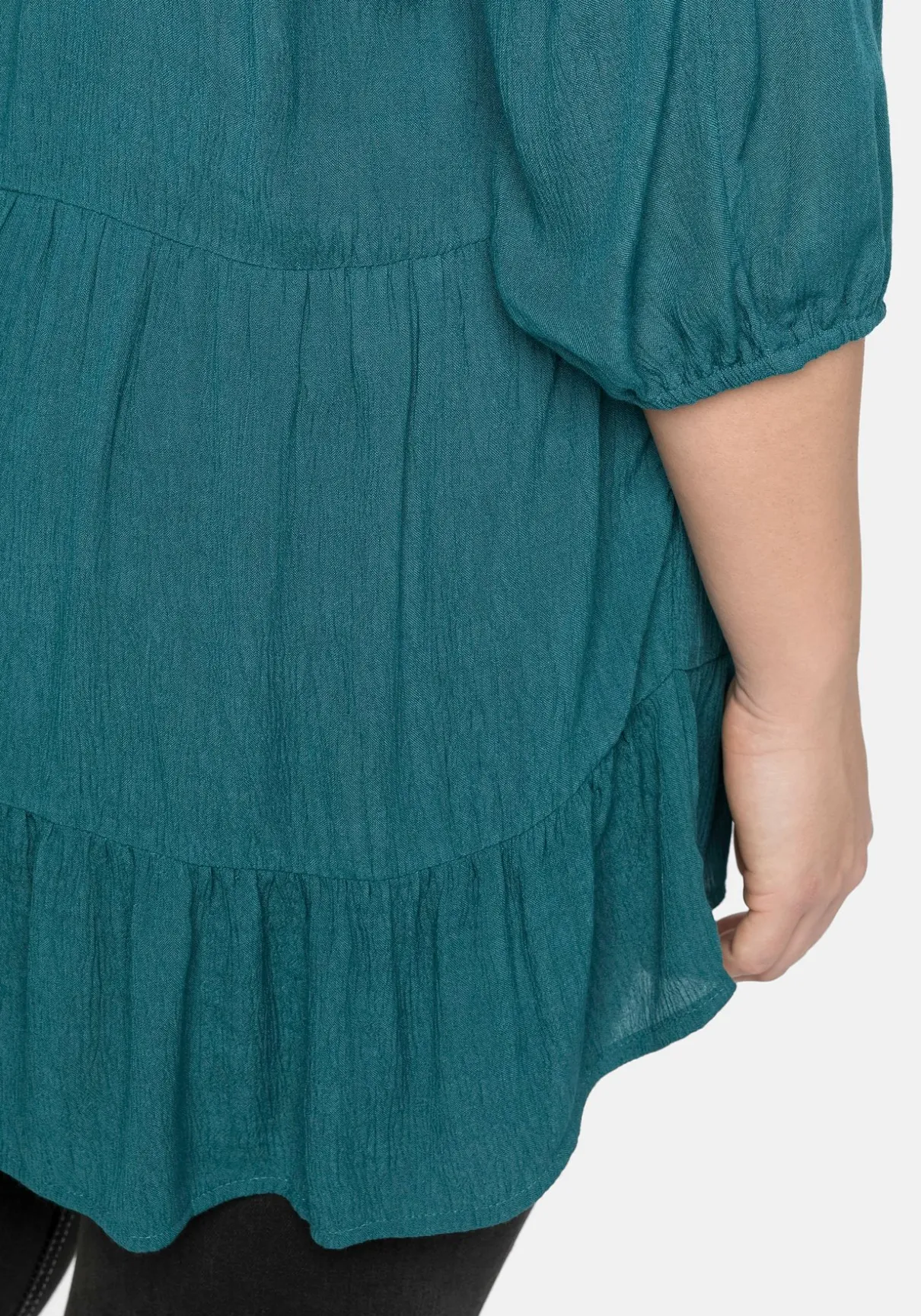 Bluse aus Crêpe, mit Volants am Saum