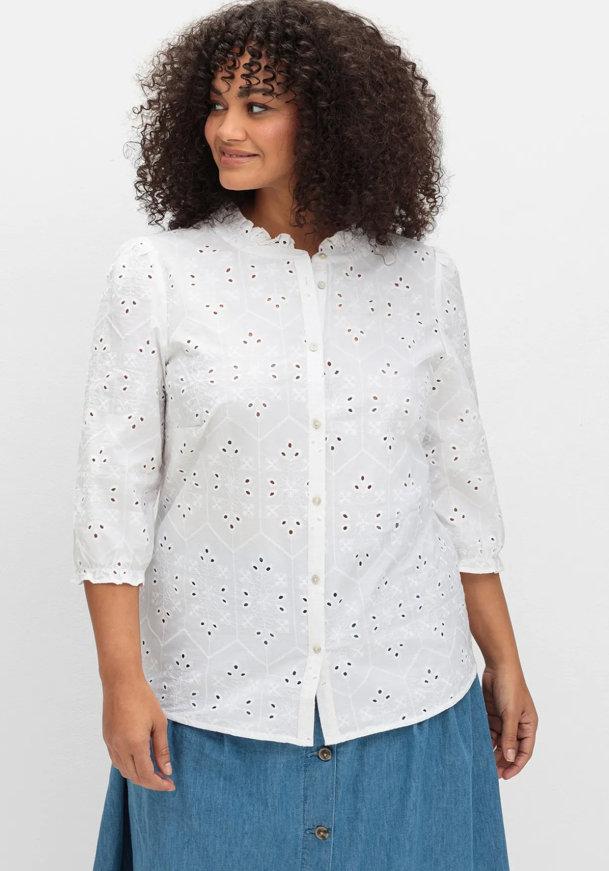 Bluse aus Lochspitze, mit Rüschen-Details