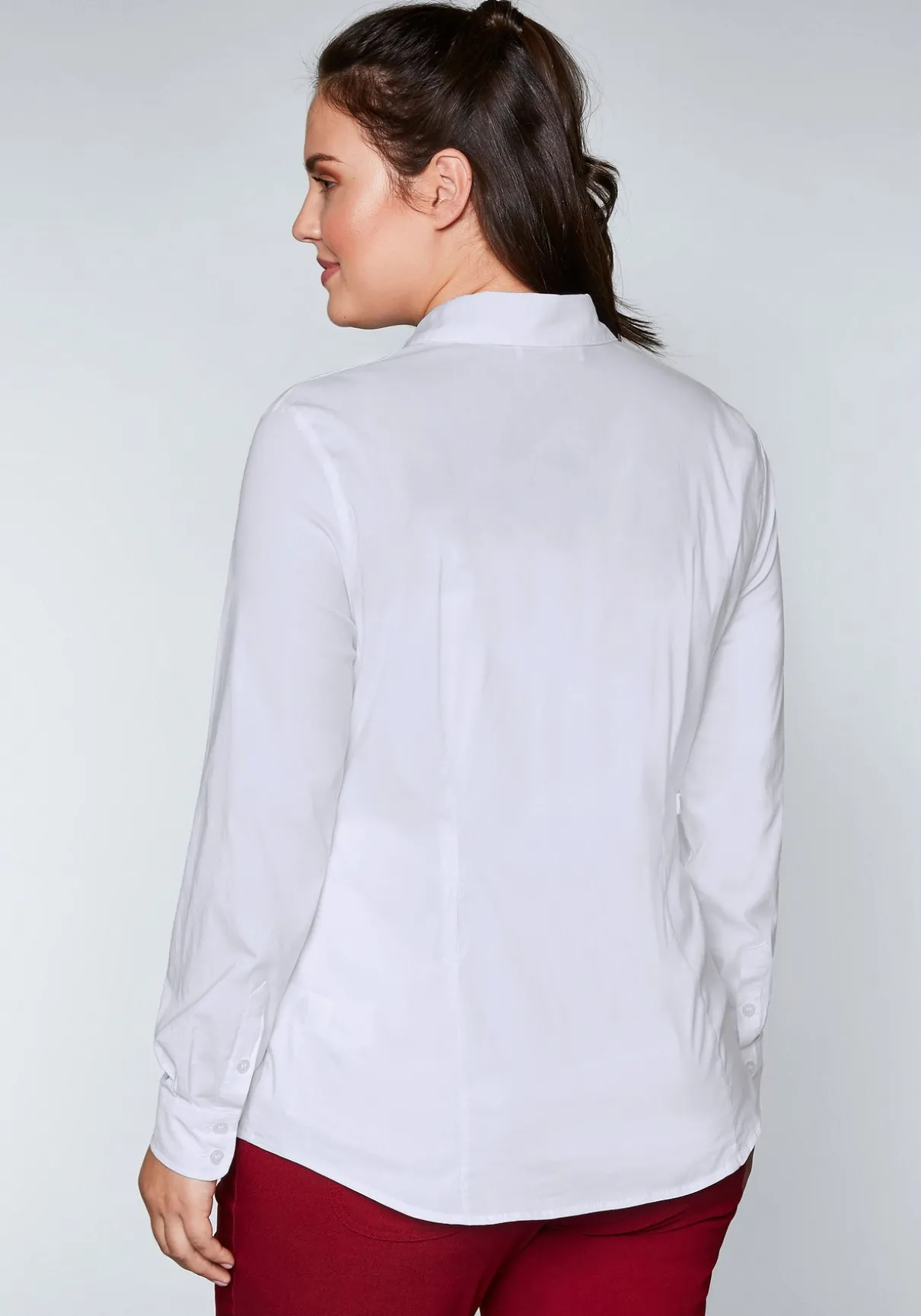 Bluse in leicht tailliertem Schnitt, mit Stretchanteil