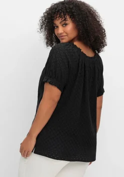 Bluse mit Lochstickerei und Carmen-Ausschnitt