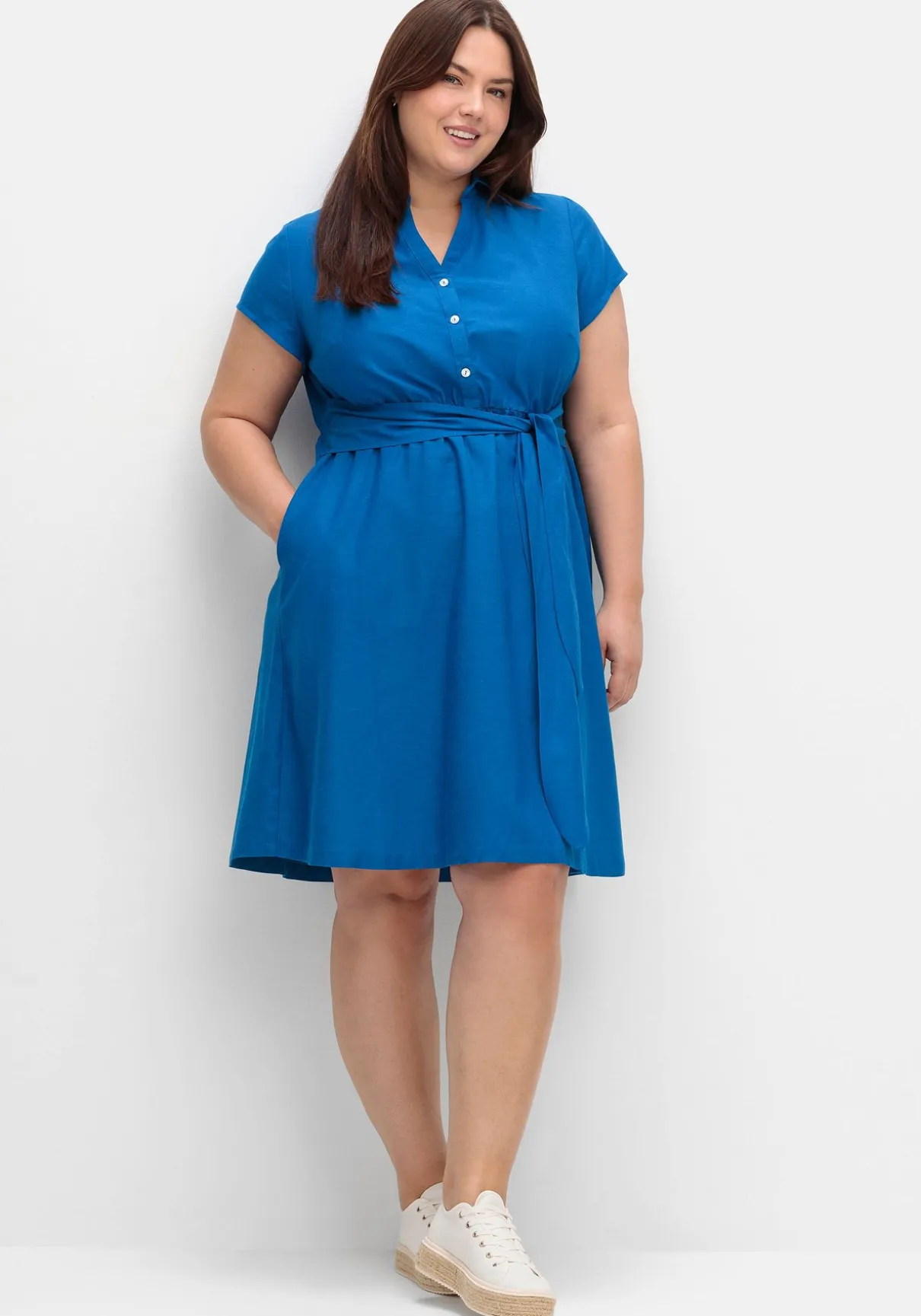 Blusenkleid mit Gürtel, mit Leinenanteil