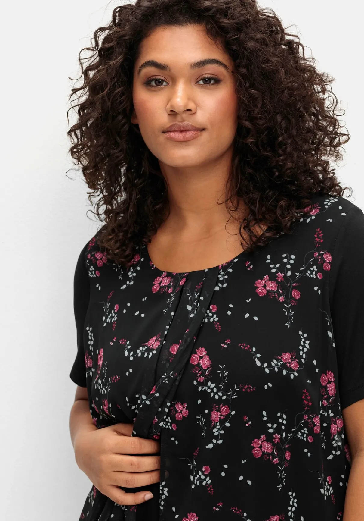 Blusenshirt aus Jersey und Chiffon, in Lagenoptik