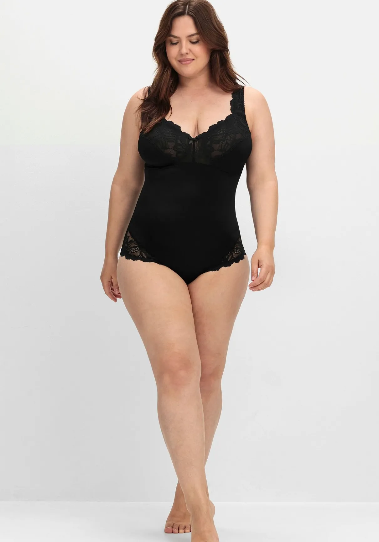 Body in Satinoptik, mit Spitze