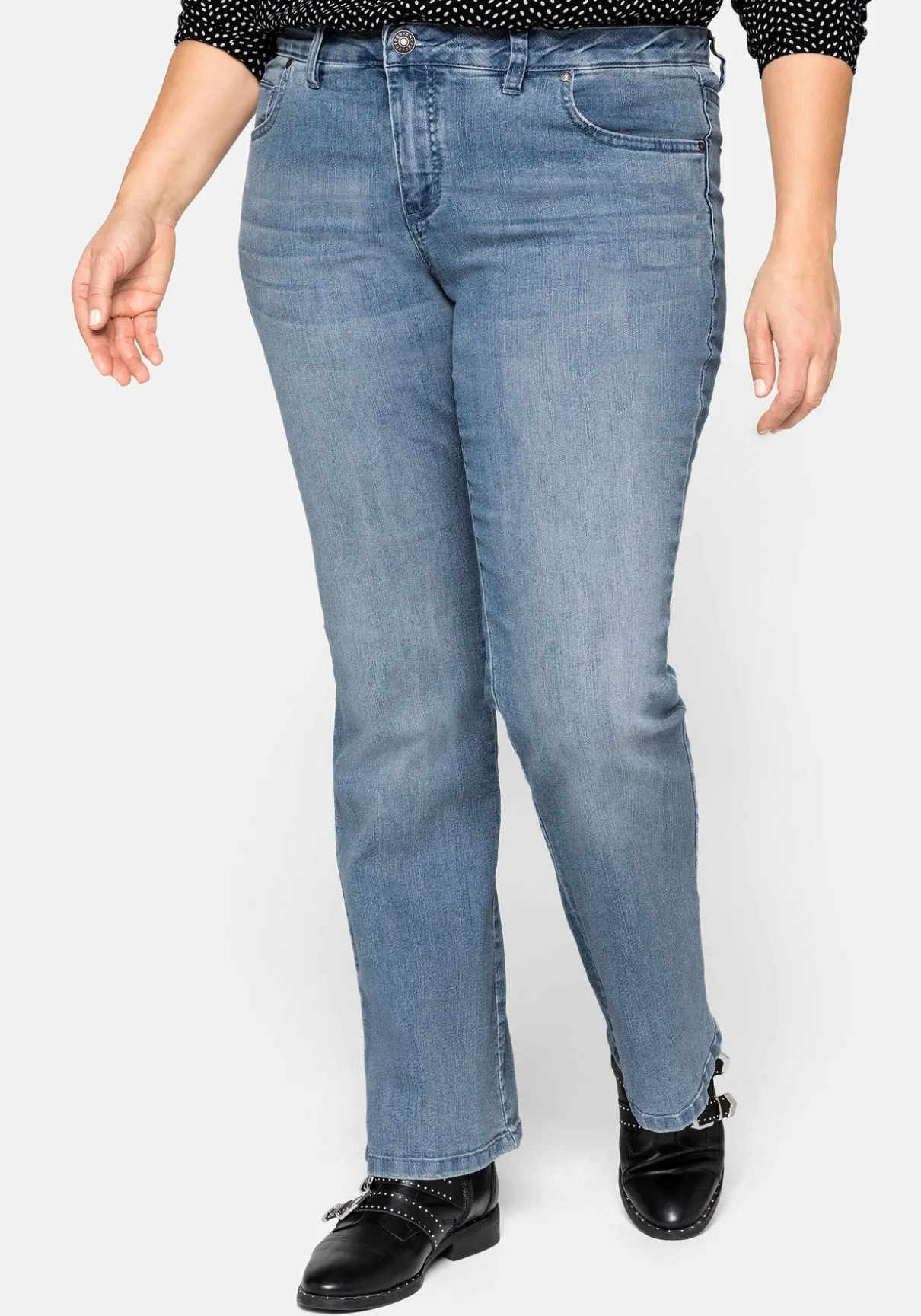 Bootcut-Jeans in 5-Pocket-Form, mit Used-Effekten