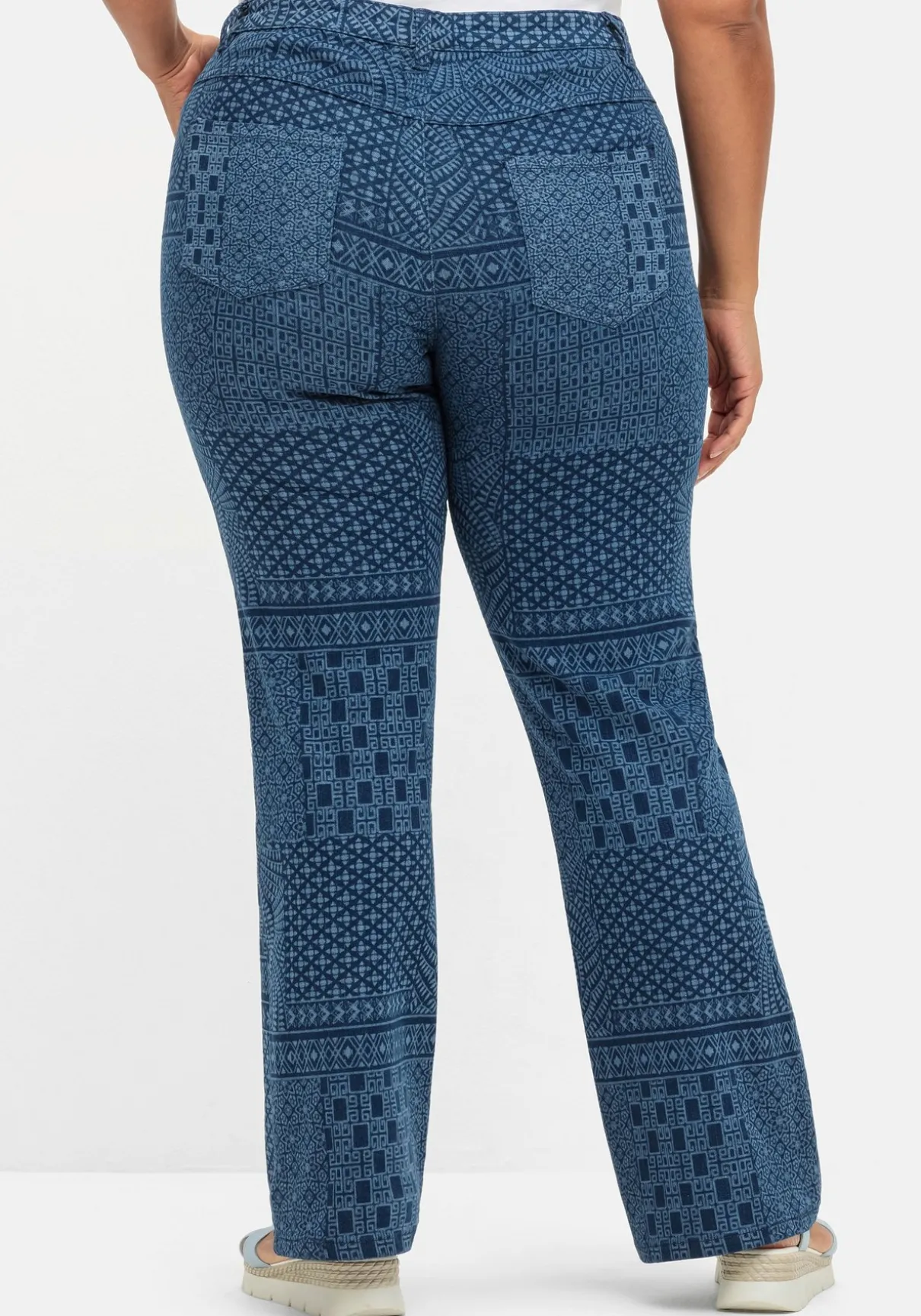 Bootcut-Jeans mit Lasercut-Allovermuster