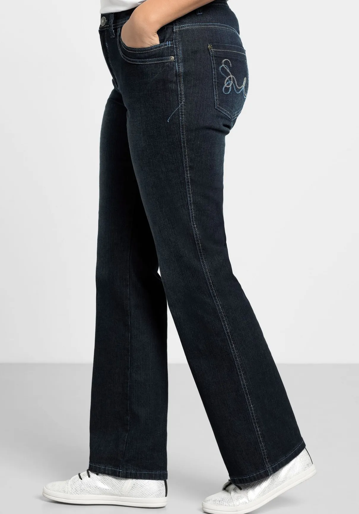 Bootcut-Jeans mit Used-Effekten