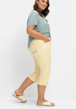 Caprijeans mit Teilgummibund und Glitzersteinen