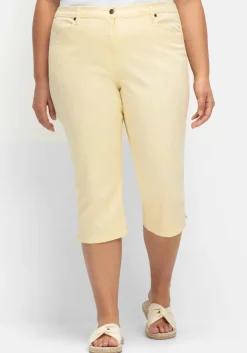 Caprijeans mit Teilgummibund und Glitzersteinen