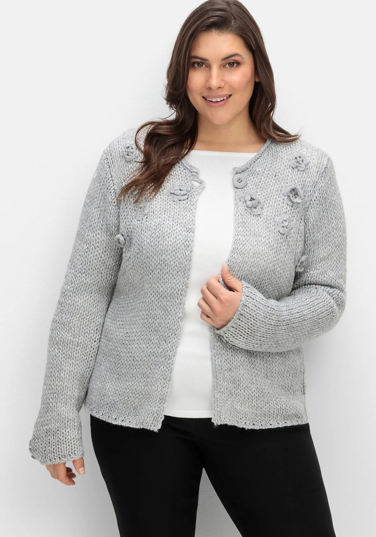 Cardigan mit Häkelblüten und Glitzergarn