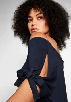 Carmenshirt mit Smokeinsatz und längerem Halbarm