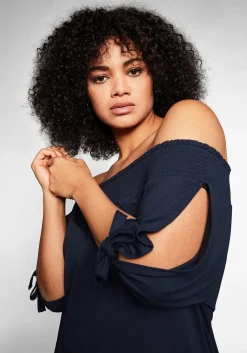 Carmenshirt mit Smokeinsatz und längerem Halbarm