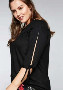 Carmenshirt mit Smokeinsatz und längerem Halbarm