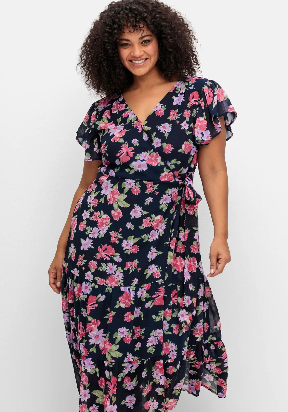 Chiffonkleid mit Blumendruck und Bindegürtel